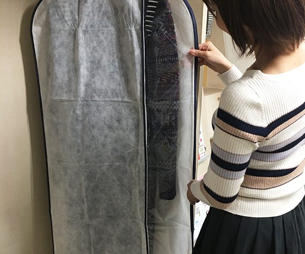 洋服カバー　衣替え　収納　