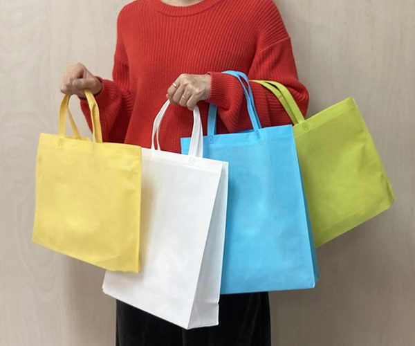 セール　不織布バッグ　トートバッグ カラフル　名入れ　お買い得　イベント　展示会　説明会