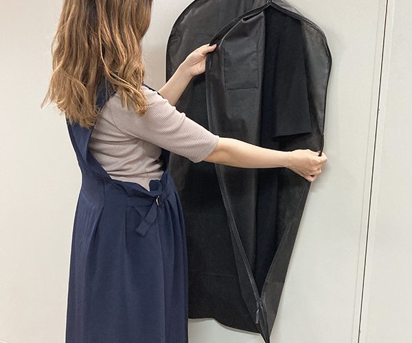 洋服カバー　フォーマル　ブラックカバー　アパレル ワンピース　ジャケット　スーツ　衣替え　収納