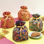 敬老の日のギフトにぴったり、巾着小　熨斗紅葉柄