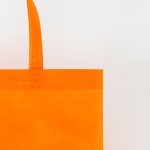 不織布は燃える?水に濡れる?──実験でわかる不織布の特性とは